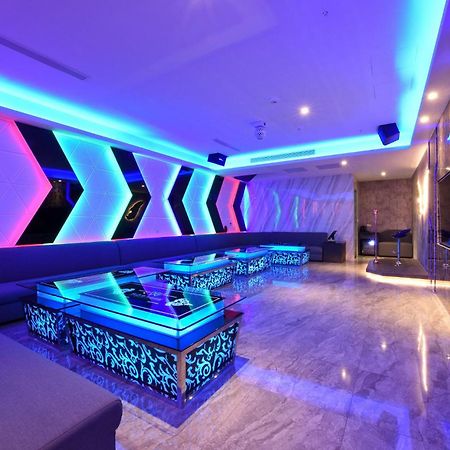 W3 Motel Luzhu Екстер'єр фото