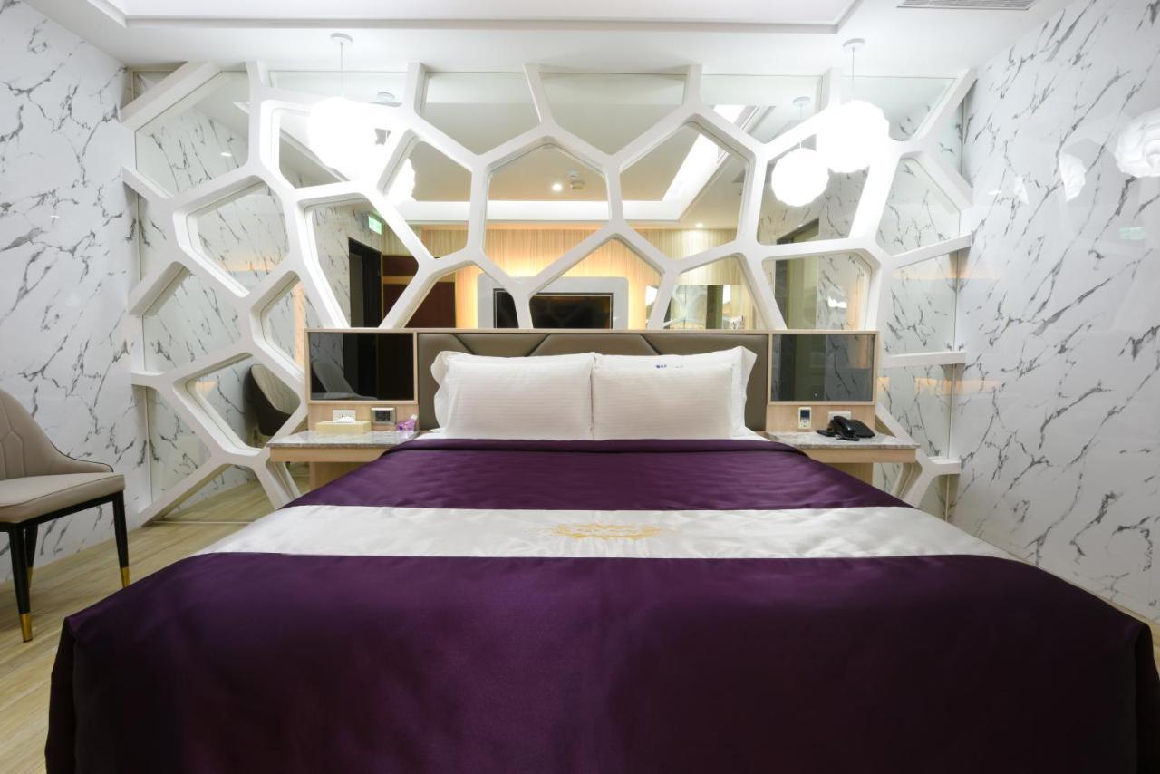 W3 Motel Luzhu Екстер'єр фото