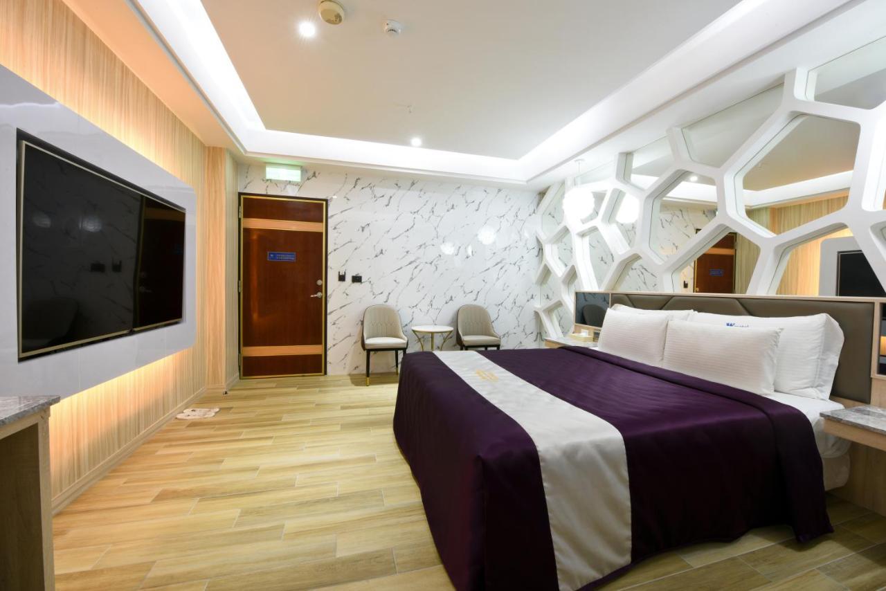 W3 Motel Luzhu Екстер'єр фото