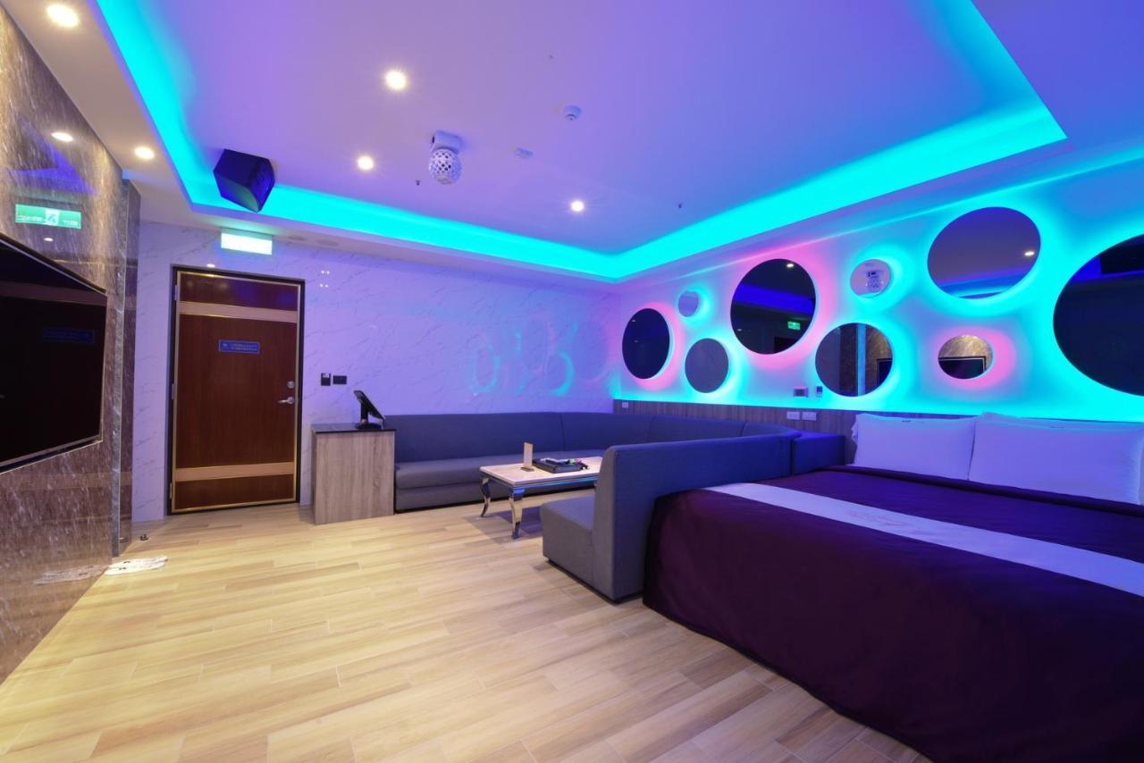 W3 Motel Luzhu Екстер'єр фото