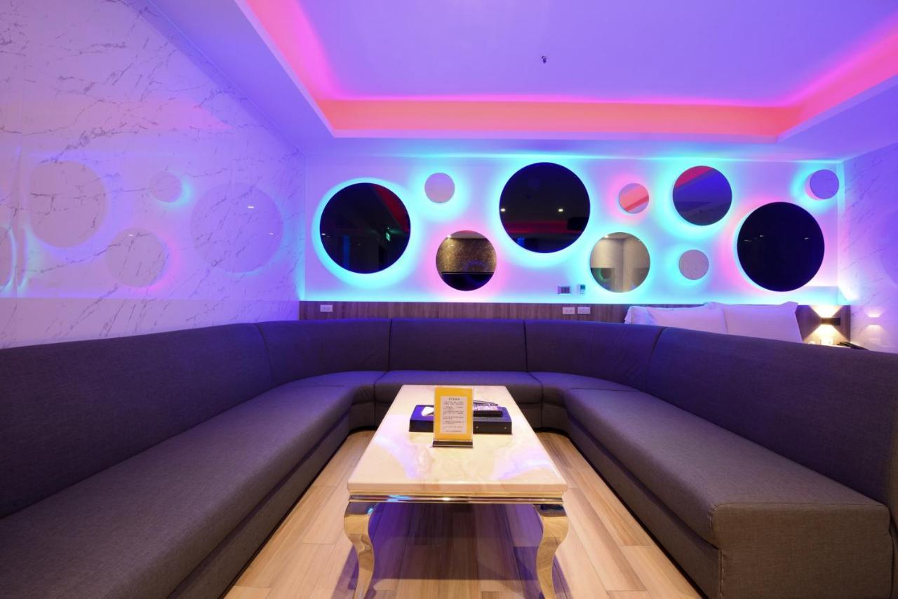 W3 Motel Luzhu Екстер'єр фото