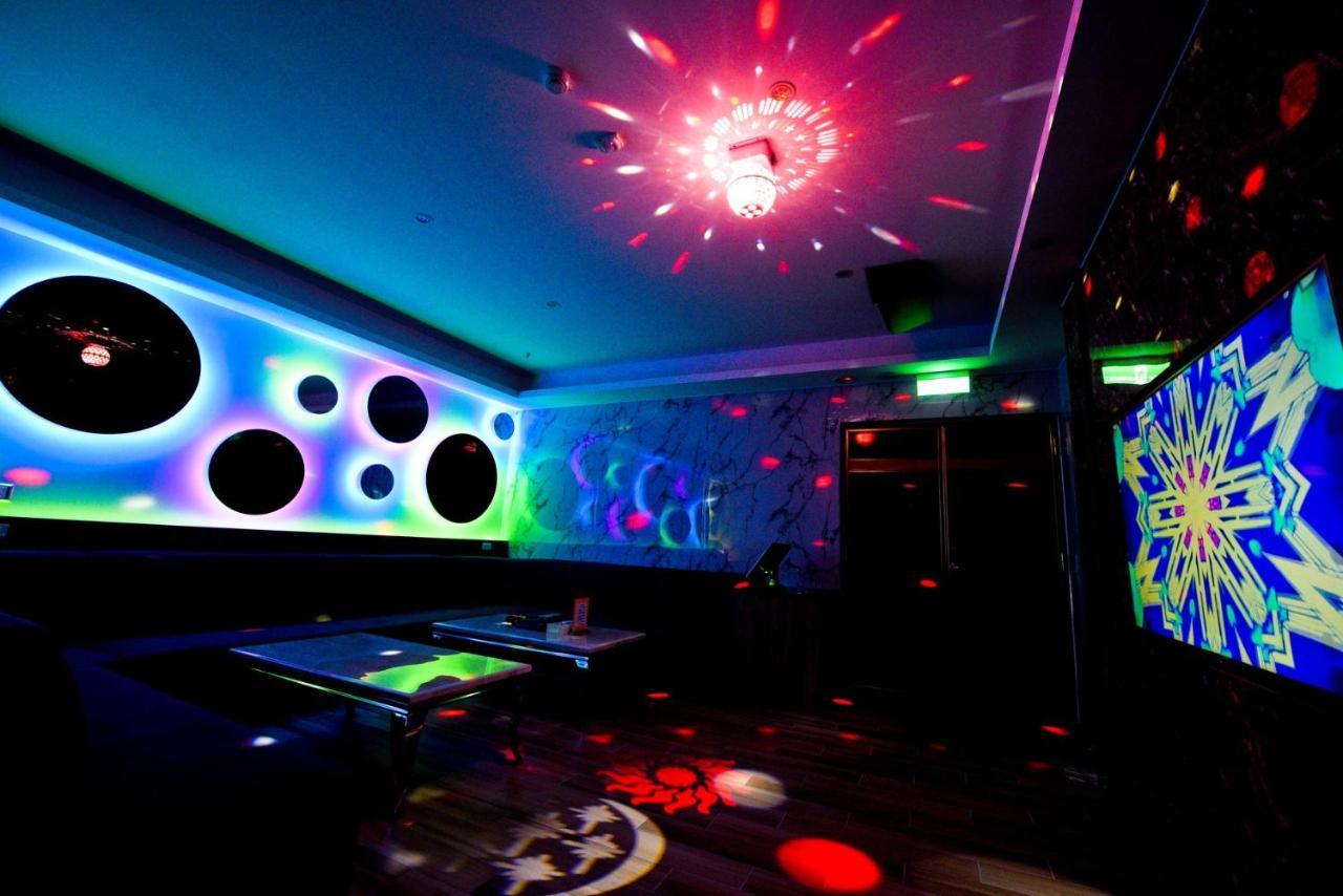 W3 Motel Luzhu Екстер'єр фото