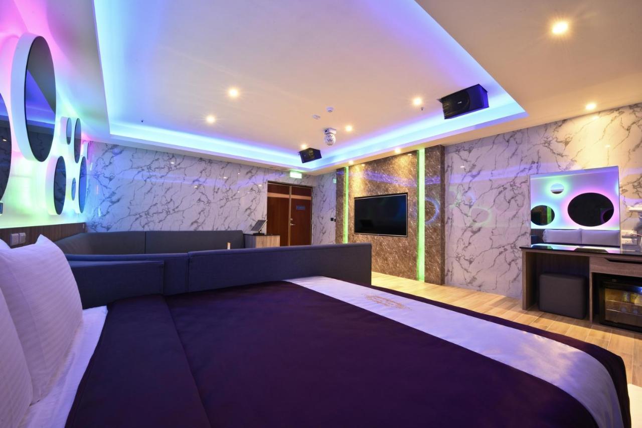 W3 Motel Luzhu Екстер'єр фото