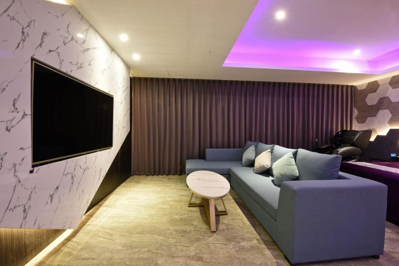 W3 Motel Luzhu Екстер'єр фото