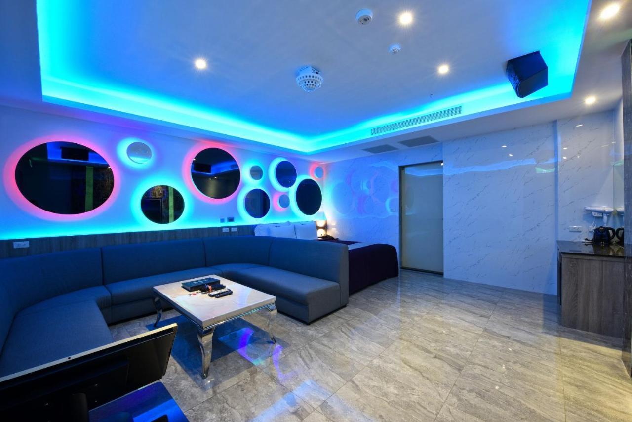 W3 Motel Luzhu Екстер'єр фото