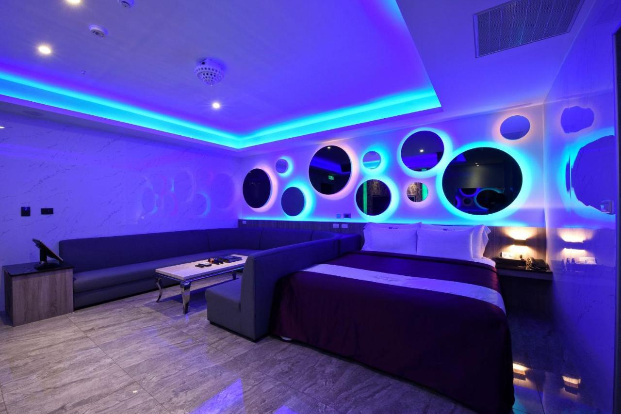 W3 Motel Luzhu Екстер'єр фото